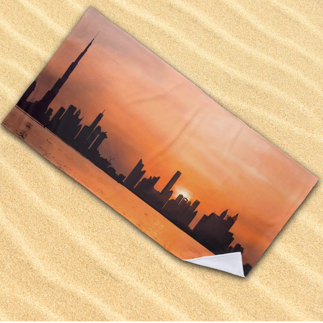 Sonnenuntergang über der Stadt am Meer - Aquarell Strandtuch (Von Creator hochgeladen)