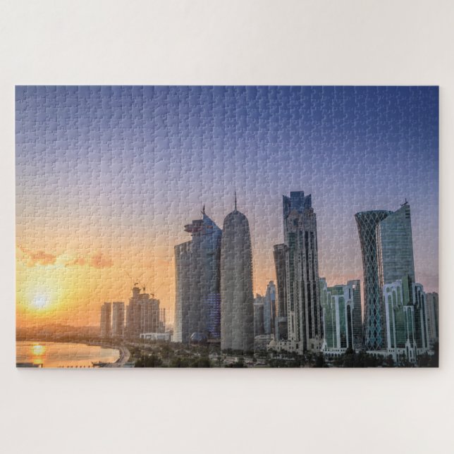 Sonnenuntergang über der Stadt von Doha, Qatar (Horizontal)