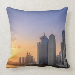 Sonnenuntergang über der Stadt von Doha, Qatar Kissen