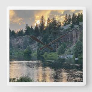 Sonnenuntergang über einem Fluss Quadratische Wanduhr
