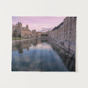Sonnenuntergang über einem kleinen Kanal in Cospic Wandteppich
