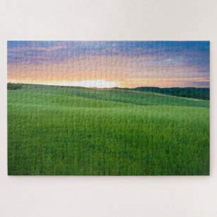 Sonnenuntergang über Felder in der Toskana