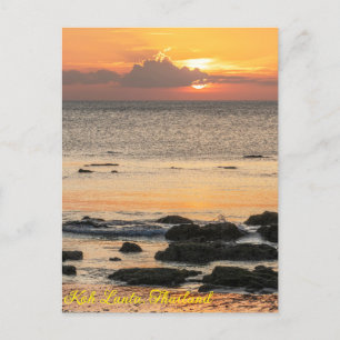 Sonnenuntergang über Felsen und Meer, Koh Lanta, T Postkarte