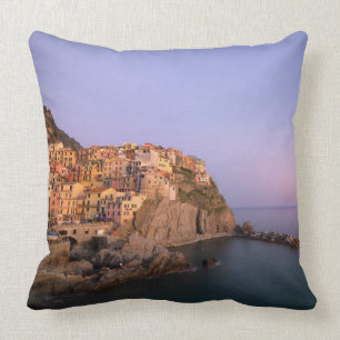 Sonnenuntergang über Manarola Dorf in Cinque Terr Kissen