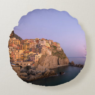 Sonnenuntergang über Manarola Dorf in Cinque Terre Rundes Kissen