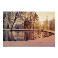 Sonnenuntergang über Park mit einem kleinen eisige