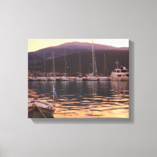 Sonnenuntergang über Sami-Boote (Kefalonia) Leinwanddruck