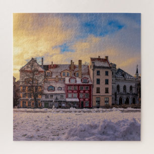 Sonnenuntergang über Straße in Riga