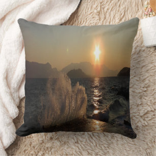 Sonnenuntergang über Wellen in Kroatien Küste Kissen