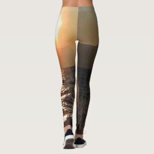 Sonnenuntergang über Wellen in Kroatien Küste Leggings