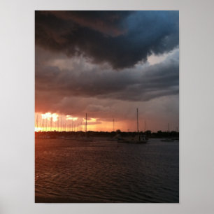 Sonnenuntergang und Boote auf dem Wasser Poster