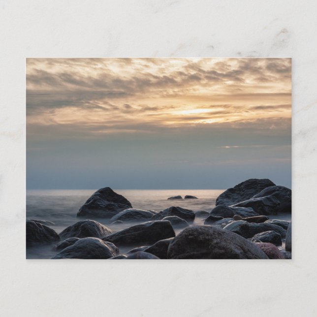 Sonnenuntergang und Steine an der Ostseeküste Postkarte (Vorderseite)