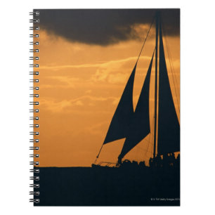 Sonnenuntergang und Yacht 2 Notizblock