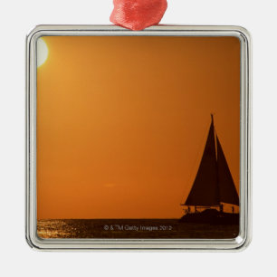 Sonnenuntergang und Yacht Silbernes Ornament
