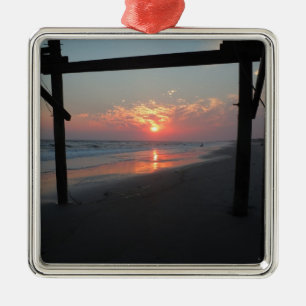 Sonnenuntergang unter dem Pier - Eichen-Insel, NC Silbernes Ornament