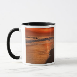 Sonnenuntergang von Wolken und Meeresküste Tasse
