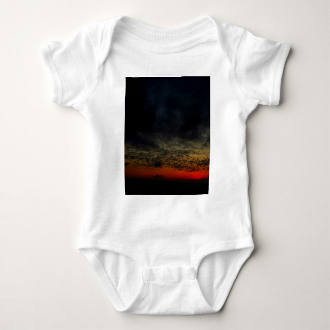 Sonnenuntergang vor dem Sturm Baby Strampler (Vorderseite)