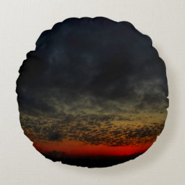 Sonnenuntergang vor dem Sturm Rundes Kissen