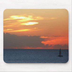 Sonnenuntergang Wolken und Segelboot Seascape Mousepad