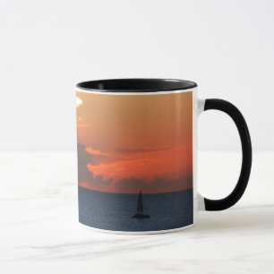 Sonnenuntergang Wolken und Segelboot Seascape Tasse