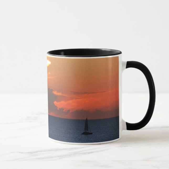 Sonnenuntergang Wolken und Segelboot Seascape Tasse (Rechts)