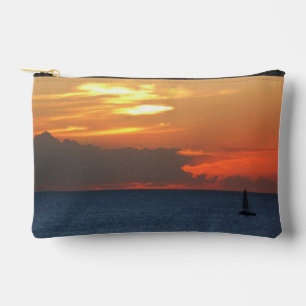 Sonnenuntergang Wolken und Segelboot Seascape Zubehörtasche