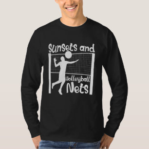 Sonnenuntergänge und Volleyballnetze Beachvolleyba T-Shirt