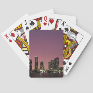 Sonnenunterganglicht über Miami nach einem Sturm Spielkarten