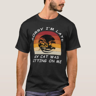 Sonnenuntergangs-Nickerchen: Retro-Katze träumt T-Shirt