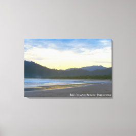 Sonnenuntergangslandschaft am roten Inselstrand Re Leinwanddruck