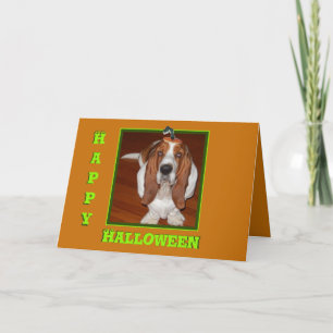 Sonnige Halloween-Karte mit Basset in Kürbishut Karte