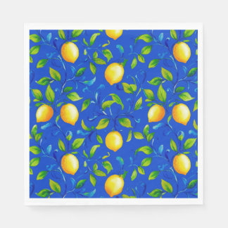 Sonnige italienische Gartenlemonen. Blauer Himmel. Serviette