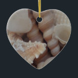 Sonnige Sommerhäuser, Sea Muschel Beach Liebe Keramik Ornament<br><div class="desc">Sonnige Sommerhäuser,  Sea Muschel Beach Liebe</div>