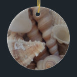 Sonnige Sommerhäuser, Sea Muschel Beach Liebe Keramikornament<br><div class="desc">Sonnige Sommerhäuser,  Sea Muschel Beach Liebe</div>