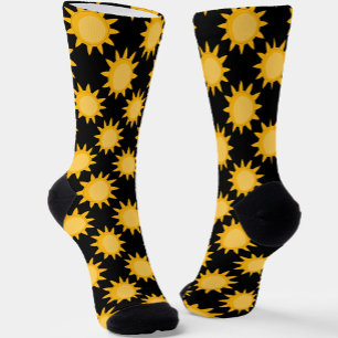 Sonnige Sonnenillustration auf schwarzem Musterdes Socken