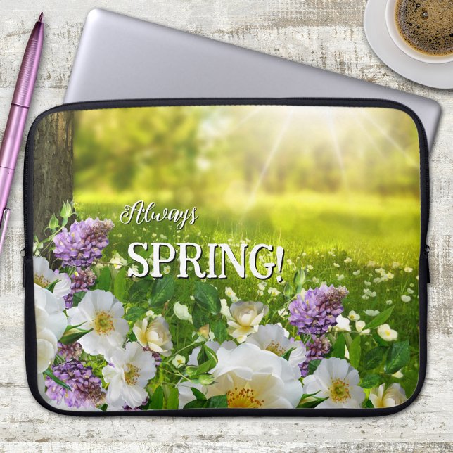Sonnige Wiese mit Blumen Frühjahrsschläfchen Laptopschutzhülle (Gorgeous laptop sleeve featuring a sunny meadow with flowers. An eternal spring or summer design)