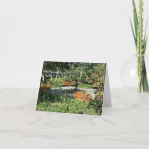 Sonniger Garten und Springbrunnen auf Blankokarte Karte