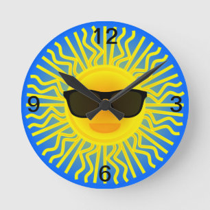 Sonniger Strand-Tag Sun mit Sonnenbrille wählen Runde Wanduhr
