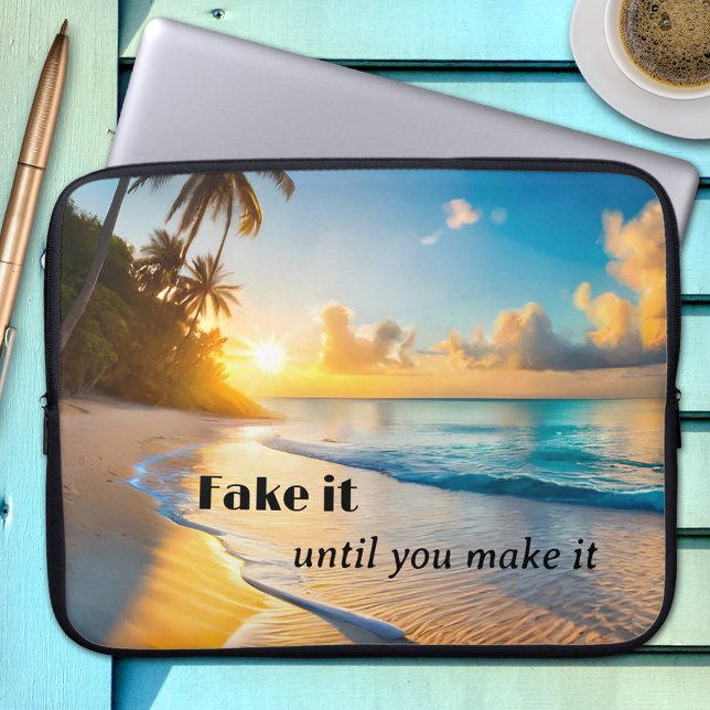 Sonniger tropischer Strand Sonnenuntergang Laptopschutzhülle (Laptop sleeve featuring a painting of a sunset at a tropical beach with palm trees - funny texts)