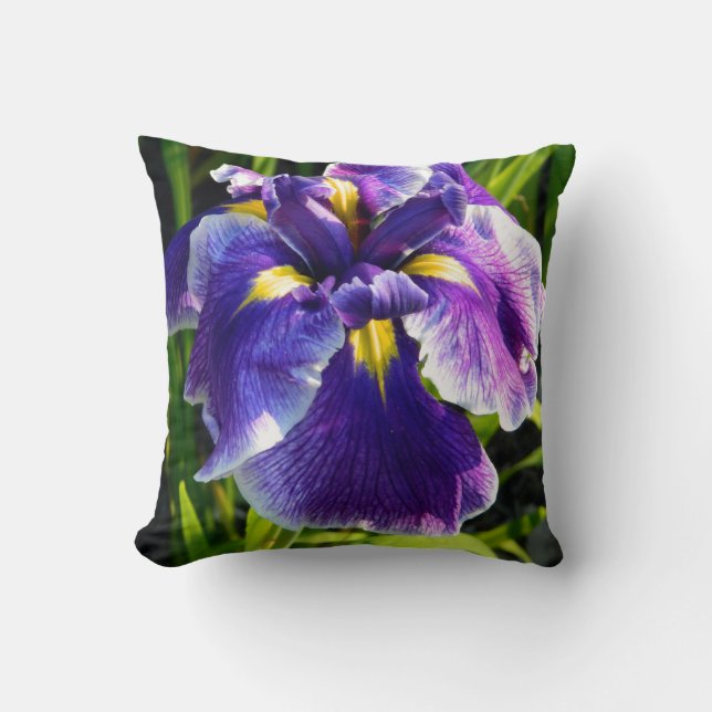 Sonniges lila Iris-Kissen Kissen (Vorderseite)