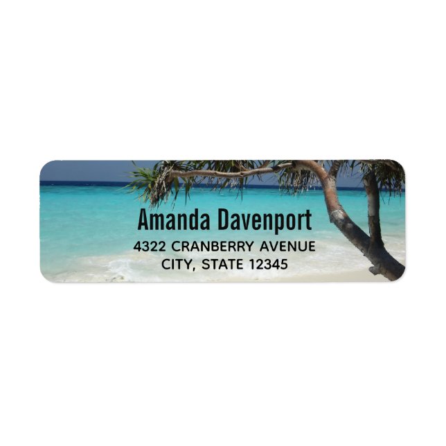 Sonniges tropisches Strandparadies (Vorne)