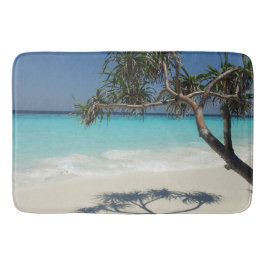 Sonniges tropisches Strandparadies Badematte