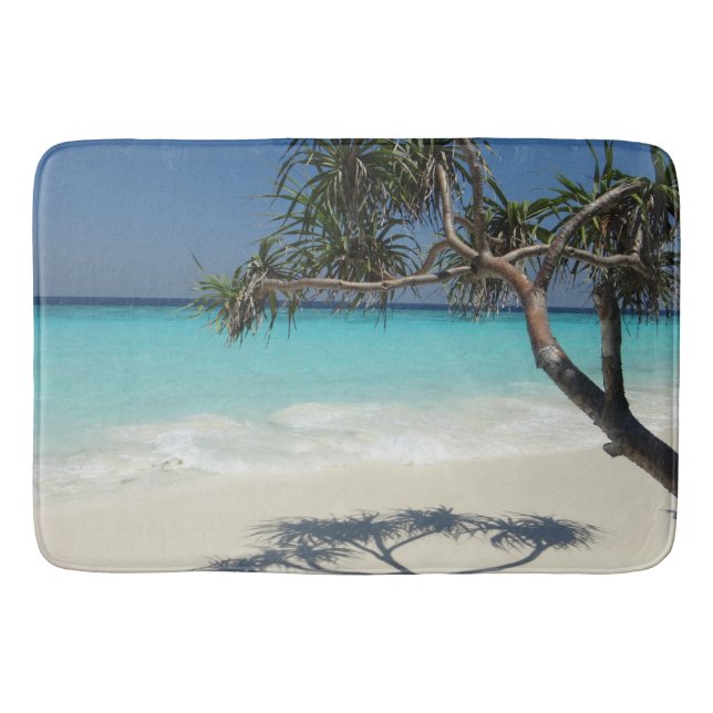 Sonniges tropisches Strandparadies Badematte (Vorderseite)