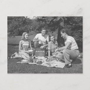 Sonntag im Park mit Freunden Postkarte