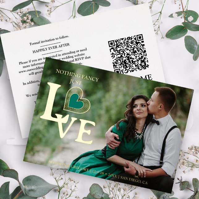 Sophisticated Green Heart Golden Embossed Wedding  Folieneinladung (Von Creator hochgeladen)