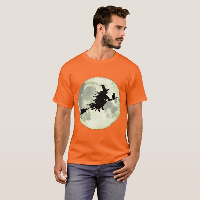 Sorcière volant à travers la Pleine lune T-shirt (Devant entier)