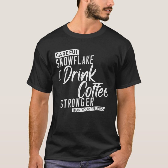 Sorgfältig Schneeflocke trinke ich Kaffee stärker  T-Shirt (Vorderseite)