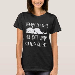 SORRY ICH BIN VERSPÄTLICH MEINE KATZE WAR AUF MIR  T-Shirt