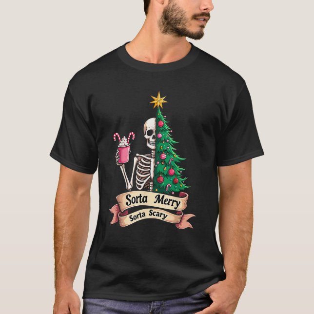 Sorta Merry Sorta Beängstigender Weihnachtsbaum Sk T-Shirt (Vorderseite)