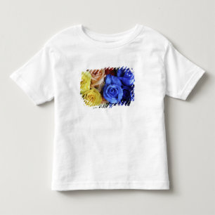 Sortierte frische Rosensträuße Kleinkind T-shirt